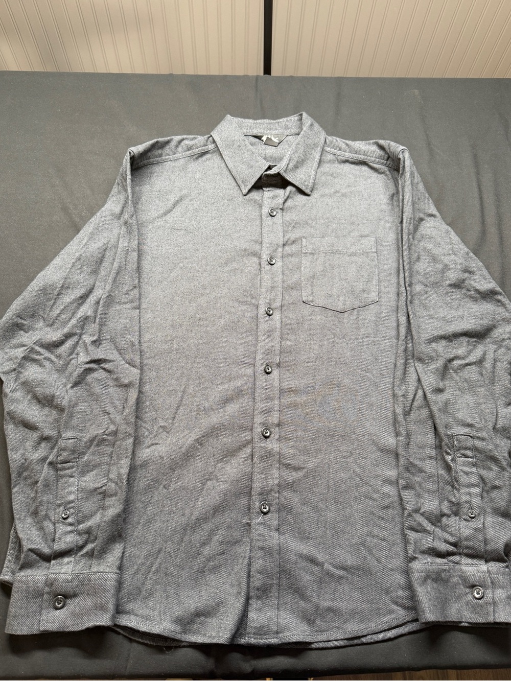 Eddie Bauer Men's Long-Sleeve Button-Down Shirt in Heather Gray